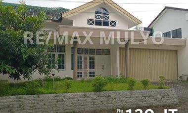 Disewakan Rumah Luas 2 Kavling Siap Huni dan Halaman Luas Area Purwokerto