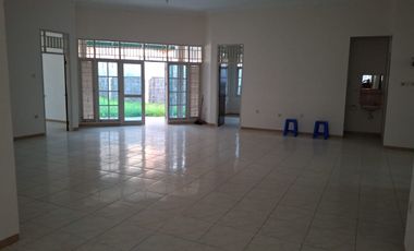 Disewakan Rumah Luas 2 Kavling Siap Huni dan Halaman Luas Area Purwokerto