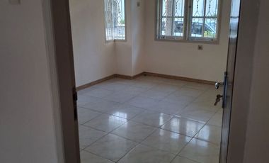 Disewakan Rumah Luas 2 Kavling Siap Huni dan Halaman Luas Area Purwokerto