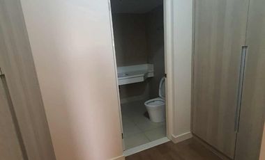 CONDO FOR SALE: 2 Bedroom 100sqm Semi-Furnished Unit in Paranaque - Oak Harbor Residences