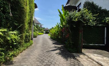 Annual Rental: Stylish Gianyar Villa 2BR + Private Pool & Office Space