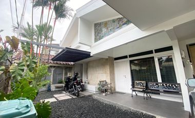 ISTIMEWA ! RUMAH MEWAH DENGAN LINGKUNGAN TENANG DAN NYAMAN DI TURANGGA