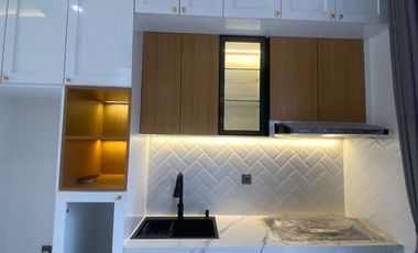 RUMAH CANTIK BERGAYA AMERICAN CLASSIC DENGAN PILIHAN TYPE 2 DAN 3 LANTAI, LOKASI SANGAT STRATEGIS DI CIRENDEU