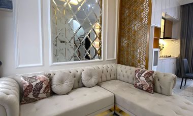 RUMAH CANTIK BERGAYA AMERICAN CLASSIC DENGAN PILIHAN TYPE 2 DAN 3 LANTAI, LOKASI SANGAT STRATEGIS DI CIRENDEU