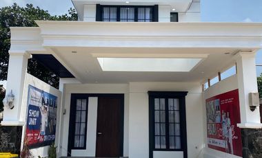 RUMAH CANTIK BERGAYA AMERICAN CLASSIC DENGAN PILIHAN TYPE 2 DAN 3 LANTAI, LOKASI SANGAT STRATEGIS DI CIRENDEU