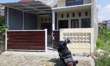 Jual Rumah Baru
Lokasi Wage Aloha, Jl Jeruk
Taman Sidoarjo

Luas 60m2 ( 6x10 )
Posisi Hook
LB Tipe 39
KT 2 KM 1
Hadap Timur
Air Sumur
Row jln 6m
Surat SHM

*Promo Bulan Ini*

*Harga 400 Juta NETT* Cash Only

*Harga 450 Juta NETT* KPR

NB :
- Posisi Hook
- KPR Free Semua Biaya Kecuali Biaya Asuransi dan Blokir Angsuran