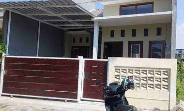 Jual Rumah Baru
Lokasi Wage Aloha, Jl Jeruk
Taman Sidoarjo

Luas 60m2 ( 6x10 )
Posisi Hook
LB Tipe 39
KT 2 KM 1
Hadap Timur
Air Sumur
Row jln 6m
Surat SHM

*Promo Bulan Ini*

*Harga 400 Juta NETT* Cash Only

*Harga 450 Juta NETT* KPR

NB :
- Posisi Hook
- KPR Free Semua Biaya Kecuali Biaya Asuransi dan Blokir Angsuran