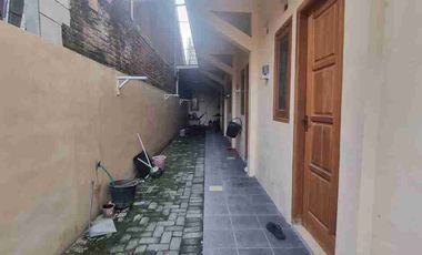 Jual Kost Aktif
Wage Aloha, Taman
Sidoarjo

Luas 139m2
Dimensi 7x20
LB 200m2 ( 2 Lantai )
Hadap Timur
Kmr tidur 12
Kmr mandi dalam
Listrik Induk ( Ada Pembagi )
Air Sumur
Row jln 3m
Surat SHM
Tarif Kost 550ribu/bln
Ada Dapur, Ada Jemuran
Ada Parkir Motor
Sudah di Renovasi

*Turun Harga 790 Juta*
Cash Only