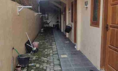 Jual Kost Aktif
Wage Aloha, Taman
Sidoarjo

Luas 139m2
Dimensi 7x20
LB 200m2 ( 2 Lantai )
Hadap Timur
Kmr tidur 12
Kmr mandi dalam
Listrik Induk ( Ada Pembagi )
Air Sumur
Row jln 3m
Surat SHM
Tarif Kost 550ribu/bln
Ada Dapur, Ada Jemuran
Ada Parkir Motor
Sudah di Renovasi

*Turun Harga 790 Juta*
Cash Only