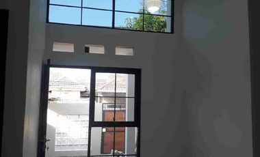 Jual Rumah Baru

*Perum Taman Surya Kencana* 
Grogol Tulangan Sidoarjo

Luas tanah : 90 m2
Dimensi : 6x15
Luas bangunan : 60 m2
Lantai : 1
Kmr tidur : 3
Kmr mandi : 1
Hadap : utara
PLN : 1300
Air : sumur
Row jln : 6m
Surat : SHM

Harga 450 Juta
Cash / KPR