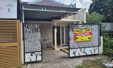 Jual Rumah Siap Huni
Wage Aloha, Jl Jeruk
Taman Sidoarjo 

Luas Tanah 75m2
Dimensi 5x15
Luas Bangunan 45
Kmr tidur 2
Kmr mandi 1
PLN 1300
Hadap timur 
Row jln 8m
Surat SHM. 

Harga 575 Juta
*Turun Harga 550 Juta*
Cash / KPR

Lingkungan Perumahan
Lokasi strategis (Wage, Jatiagung) :
> Dekat bandara juanda (15 Menit)
> Dekat Terminal Bungurasih (10 Menit)
> Row Jalan perumahan besar (8m)
> lingkungan perumahan, jalan paving