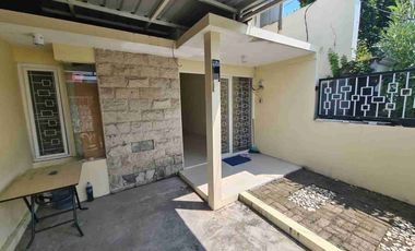 Jual Rumah Siap Huni
Wage Aloha, Jl Jeruk
Taman Sidoarjo 

Luas Tanah 75m2
Dimensi 5x15
Luas Bangunan 45
Kmr tidur 2
Kmr mandi 1
PLN 1300
Hadap timur 
Row jln 8m
Surat SHM. 

Harga 575 Juta
*Turun Harga 550 Juta*
Cash / KPR

Lingkungan Perumahan
Lokasi strategis (Wage, Jatiagung) :
> Dekat bandara juanda (15 Menit)
> Dekat Terminal Bungurasih (10 Menit)
> Row Jalan perumahan besar (8m)
> lingkungan perumahan, jalan paving