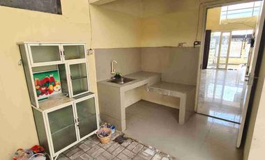 Jual Rumah Siap Huni
Wage Aloha, Jl Jeruk
Taman Sidoarjo 

Luas Tanah 75m2
Dimensi 5x15
Luas Bangunan 45
Kmr tidur 2
Kmr mandi 1
PLN 1300
Hadap timur 
Row jln 8m
Surat SHM. 

Harga 575 Juta
*Turun Harga 550 Juta*
Cash / KPR

Lingkungan Perumahan
Lokasi strategis (Wage, Jatiagung) :
> Dekat bandara juanda (15 Menit)
> Dekat Terminal Bungurasih (10 Menit)
> Row Jalan perumahan besar (8m)
> lingkungan perumahan, jalan paving