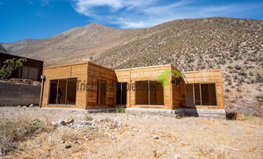 Sitio urbano de 737 m2 con linda casa. Electricidad y agua potable instaladas. Valle del Elqui. $68 millones