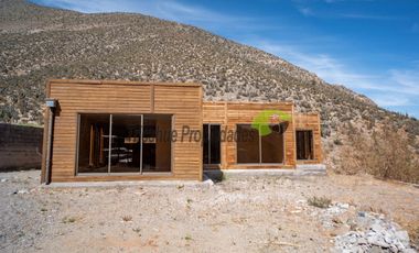 Sitio urbano de 737 m2 con linda casa. Electricidad y agua potable instaladas. Valle del Elqui. $68 millones