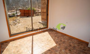 Sitio urbano de 737 m2 con linda casa. Electricidad y agua potable instaladas. Valle del Elqui. $68 millones
