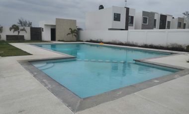 Casa amueblada en clúster con alberca en Fracc. Residencial del Bosque. Cerca de Tamsa