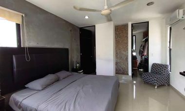 Casa en venta al Poniente de Mérida con 3 habitaciones y 2 baños.