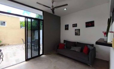 Casa en venta al Poniente de Mérida con 3 habitaciones y 2 baños.