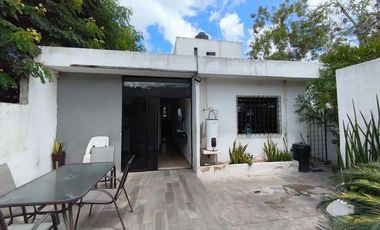 Casa en venta al Poniente de Mérida con 3 habitaciones y 2 baños.