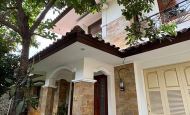 Disewakan / Dijual Rumah Cantik dengan Kolam Renang di Cipete – Lokasi Premium Dekat MRT & Sekolah Internasional