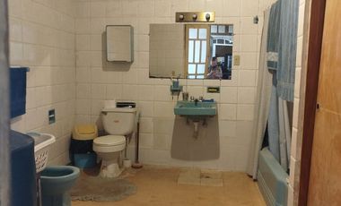 VENDO CASA GRANDE COLONIAL, EN LA SALINAS, BUEN PRECIO.