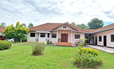 Exceptional 2-House Family Retreat on 1+ Rai Land For Sale, Mak Khaeng, Udon Thani, Thailand