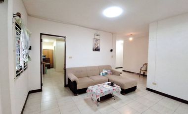 Exceptional 2-House Family Retreat on 1+ Rai Land For Sale, Mak Khaeng, Udon Thani, Thailand