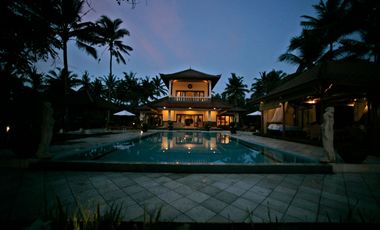 Bali Stunning Yoga Retreat Sunset Villa Estate Beach Front 8 bed room+ close to Balian Medewi