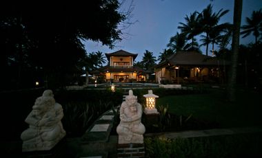 Bali Stunning Yoga Retreat Sunset Villa Estate Beach Front 8 bed room+ close to Balian Medewi