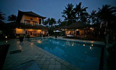 Bali Stunning Yoga Retreat Sunset Villa Estate Beach Front 8 bed room+ close to Balian Medewi