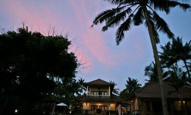 Bali Stunning Yoga Retreat Sunset Villa Estate Beach Front 8 bed room+ close to Balian Medewi