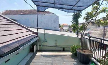 Jual Rumah 2 Lantai

Perum Griyo Wage Asri 
Wage Taman Sidoarjo

Luas 78m2 ( 6x13 )
LB 156m2 ( 2 Lantai )
KT 2+1
KM 1+1
Hadap Selatan
PLN 1300
Air PDAM + Sumur
Row jln 6m
Surat SHM IMB

*Turun Harga 800 Juta*
Cash / KPR