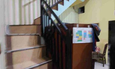 Jual Rumah 2 Lantai

Perum Griyo Wage Asri 
Wage Taman Sidoarjo

Luas 78m2 ( 6x13 )
LB 156m2 ( 2 Lantai )
KT 2+1
KM 1+1
Hadap Selatan
PLN 1300
Air PDAM + Sumur
Row jln 6m
Surat SHM IMB

*Turun Harga 800 Juta*
Cash / KPR