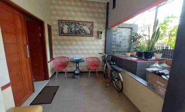 Jual Rumah 2 Lantai

Perum Griyo Wage Asri 
Wage Taman Sidoarjo

Luas 78m2 ( 6x13 )
LB 156m2 ( 2 Lantai )
KT 2+1
KM 1+1
Hadap Selatan
PLN 1300
Air PDAM + Sumur
Row jln 6m
Surat SHM IMB

*Turun Harga 800 Juta*
Cash / KPR