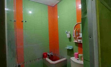 Jual Rumah 2 Lantai

Perum Griyo Wage Asri 
Wage Taman Sidoarjo

Luas 78m2 ( 6x13 )
LB 156m2 ( 2 Lantai )
KT 2+1
KM 1+1
Hadap Selatan
PLN 1300
Air PDAM + Sumur
Row jln 6m
Surat SHM IMB

*Turun Harga 800 Juta*
Cash / KPR