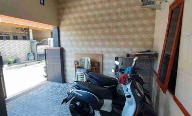 Jual Rumah 2 Lantai

Perum Griyo Wage Asri 
Wage Taman Sidoarjo

Luas 78m2 ( 6x13 )
LB 156m2 ( 2 Lantai )
KT 2+1
KM 1+1
Hadap Selatan
PLN 1300
Air PDAM + Sumur
Row jln 6m
Surat SHM IMB

*Turun Harga 800 Juta*
Cash / KPR