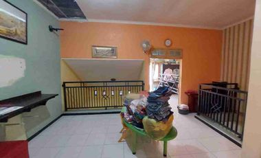 Jual Rumah 2 Lantai

Perum Griyo Wage Asri 
Wage Taman Sidoarjo

Luas 78m2 ( 6x13 )
LB 156m2 ( 2 Lantai )
KT 2+1
KM 1+1
Hadap Selatan
PLN 1300
Air PDAM + Sumur
Row jln 6m
Surat SHM IMB

*Turun Harga 800 Juta*
Cash / KPR