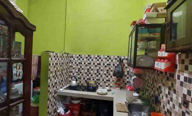 Jual Rumah 2 Lantai

Perum Griyo Wage Asri 
Wage Taman Sidoarjo

Luas 78m2 ( 6x13 )
LB 156m2 ( 2 Lantai )
KT 2+1
KM 1+1
Hadap Selatan
PLN 1300
Air PDAM + Sumur
Row jln 6m
Surat SHM IMB

*Turun Harga 800 Juta*
Cash / KPR