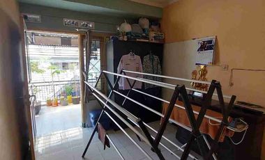 Jual Rumah 2 Lantai

Perum Griyo Wage Asri 
Wage Taman Sidoarjo

Luas 78m2 ( 6x13 )
LB 156m2 ( 2 Lantai )
KT 2+1
KM 1+1
Hadap Selatan
PLN 1300
Air PDAM + Sumur
Row jln 6m
Surat SHM IMB

*Turun Harga 800 Juta*
Cash / KPR