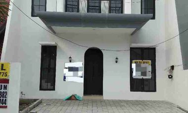 Jual Rumah Mewah 

Perum Pondok Mutiara
Sidoarjo Kota

Luas 96m2 ( 8x12 ) 
LB 110m2 ( 2 Lantai )
KT 4 KM 3
Hadap selatan
PLN Token 2200
Air PDAM
Row jln 8m
Surat SHM IMB

*Turun Harga 1.5 Miliar*
Cash / KPR
