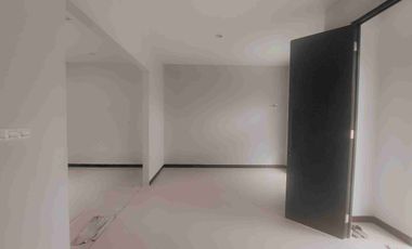 Jual Rumah Mewah 

Perum Pondok Mutiara
Sidoarjo Kota

Luas 96m2 ( 8x12 ) 
LB 110m2 ( 2 Lantai )
KT 4 KM 3
Hadap selatan
PLN Token 2200
Air PDAM
Row jln 8m
Surat SHM IMB

*Turun Harga 1.5 Miliar*
Cash / KPR