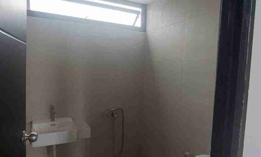 Jual Rumah Mewah 

Perum Pondok Mutiara
Sidoarjo Kota

Luas 96m2 ( 8x12 ) 
LB 110m2 ( 2 Lantai )
KT 4 KM 3
Hadap selatan
PLN Token 2200
Air PDAM
Row jln 8m
Surat SHM IMB

*Turun Harga 1.5 Miliar*
Cash / KPR