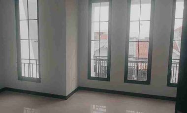 Jual Rumah Mewah 

Perum Pondok Mutiara
Sidoarjo Kota

Luas 96m2 ( 8x12 ) 
LB 110m2 ( 2 Lantai )
KT 4 KM 3
Hadap selatan
PLN Token 2200
Air PDAM
Row jln 8m
Surat SHM IMB

*Turun Harga 1.5 Miliar*
Cash / KPR