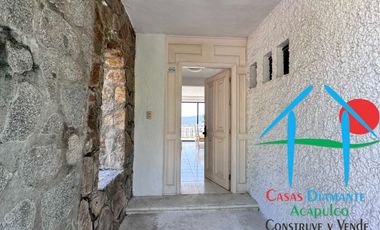 Vista parcial al mar, jardín privado, terraza y cuarto de servicio