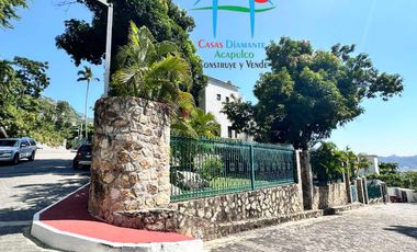 Vista parcial al mar, jardín privado, terraza y cuarto de servicio