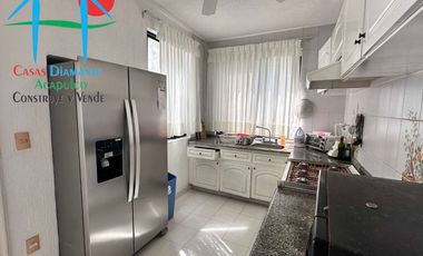 Vista parcial al mar, jardín privado, terraza y cuarto de servicio