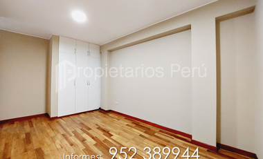SE VENDE DEPA 1ER PISO EN CONDOMINIO LA ESTANCIA POCOLLAY. SEGURO, EN UNA DE LAS MEJORES ZONAS RESIDENCIALES, 03 HAB. 03 BAÑOS COMPLETOS Y UN GARAJE.