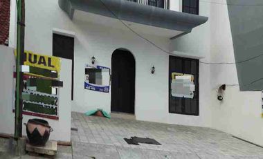 Jual Rumah Mewah 

Perum Pondok Mutiara
Sidoarjo Kota

Luas 96m2 ( 8x12 ) 
LB 110m2 ( 2 Lantai )
KT 4 KM 3
Hadap selatan
PLN Token 2200
Air PDAM
Row jln 8m
Surat SHM IMB

*Turun Harga 1.5 Miliar*
Cash / KPR