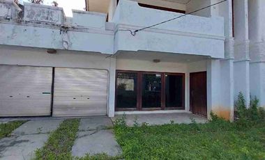 Di sewakan rumah besar dengan harga yang tidak besar di jakarta selatan